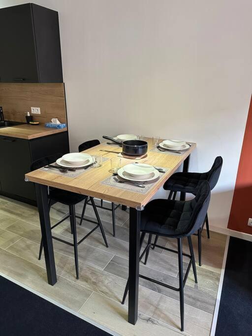 Appt De Standing Centre Ville Тарб Екстериор снимка